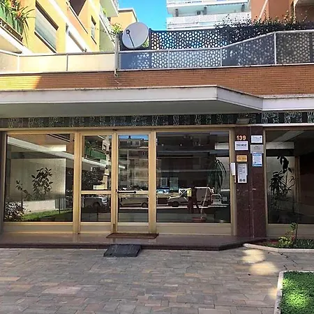 Ξενοδοχείο B&B Roma 2*